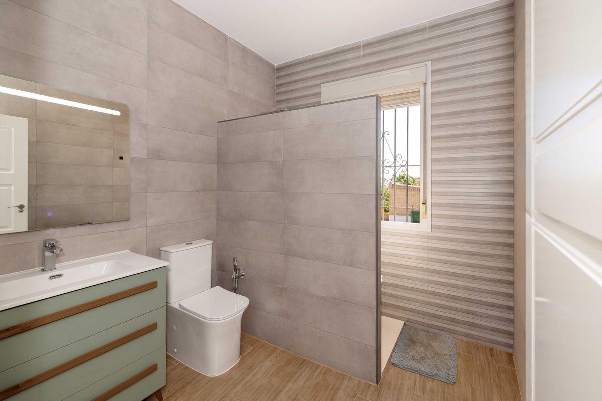 Casa en Venta en Calle Carlos Cano - 23