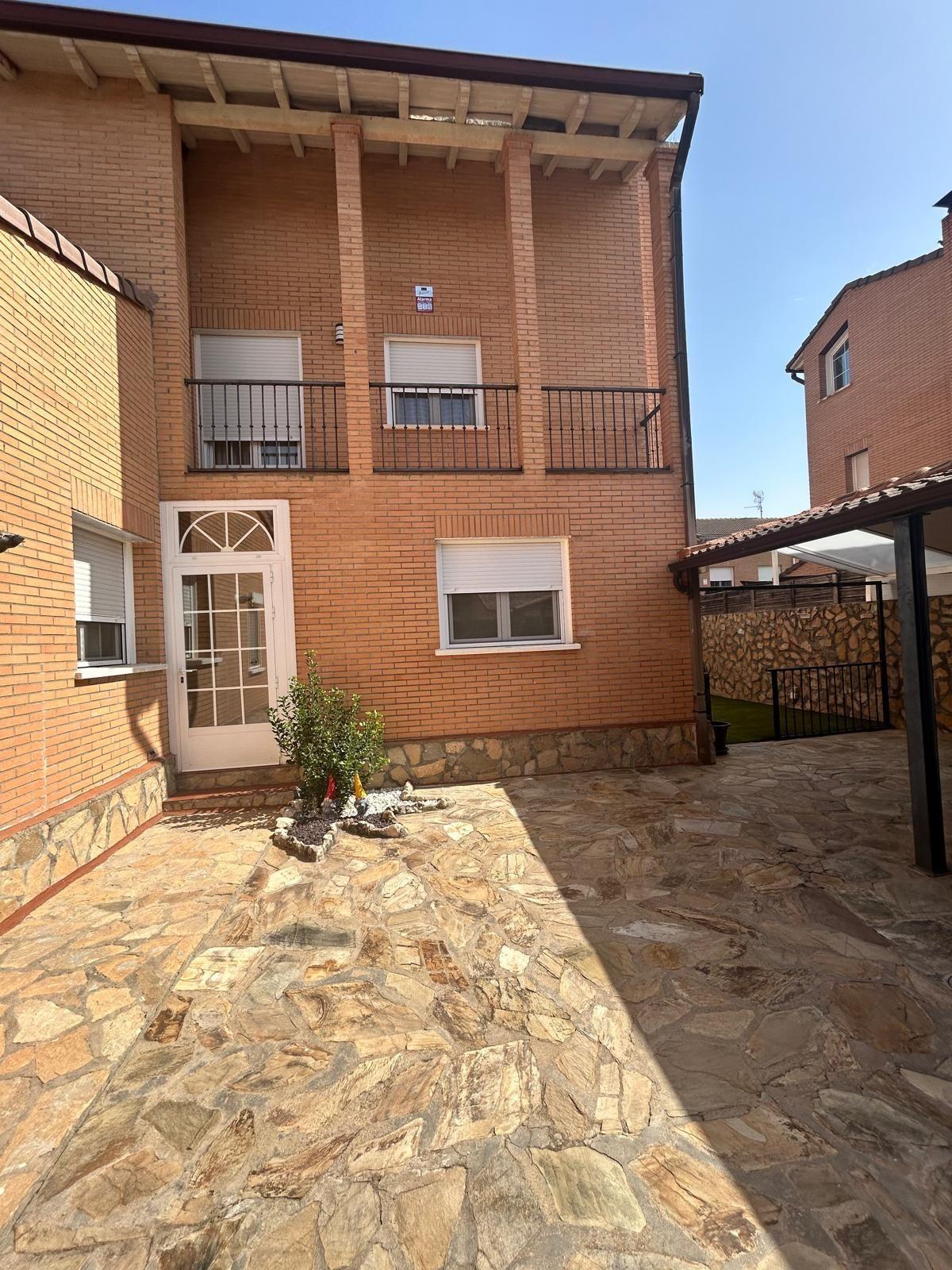Casa Adosada en Venta en Calle Ramón M. del Valle Inclán - 44