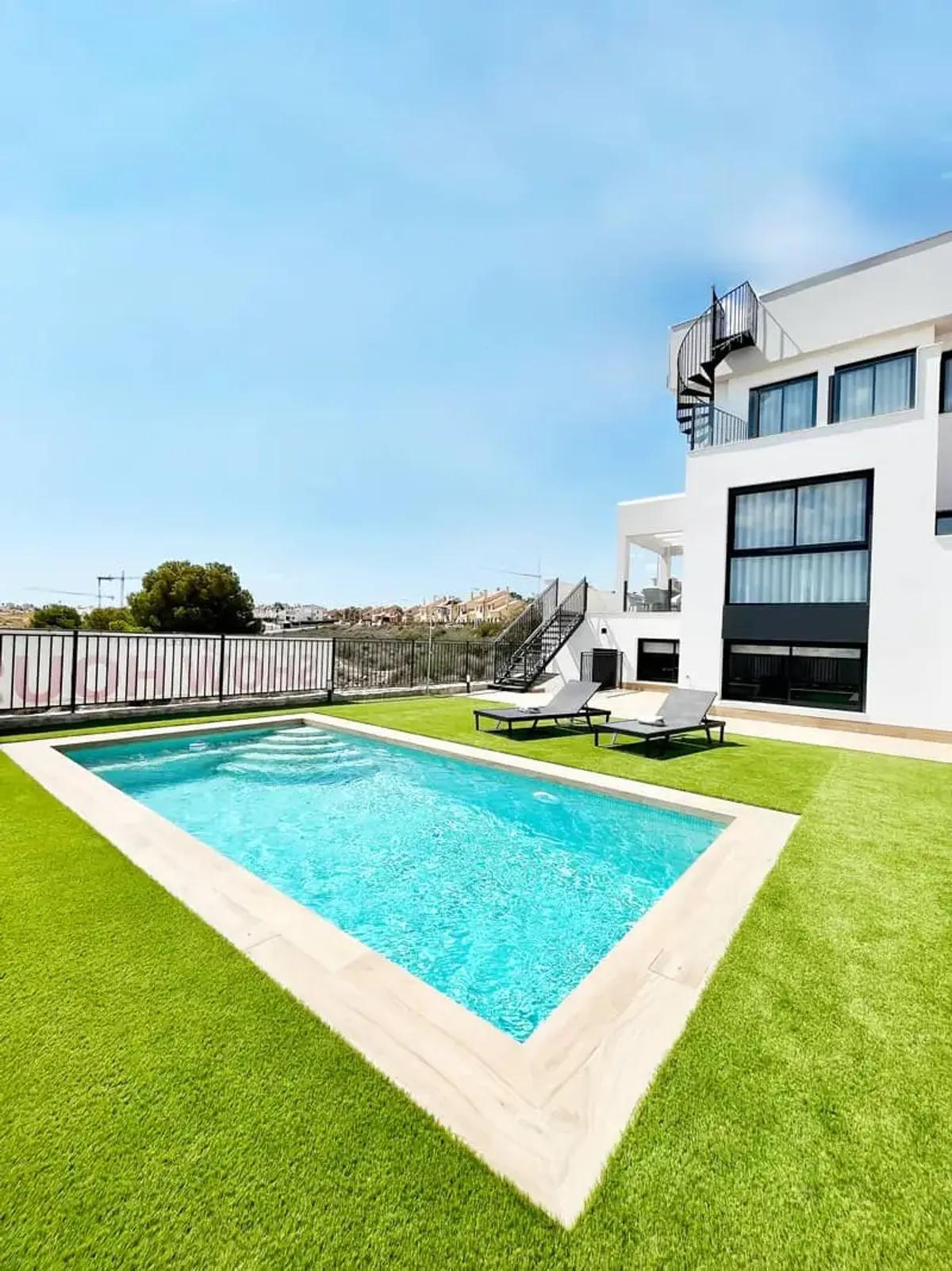 Semi-adosado en Venta en Avenida Antonio Pedrera Soler - 1
