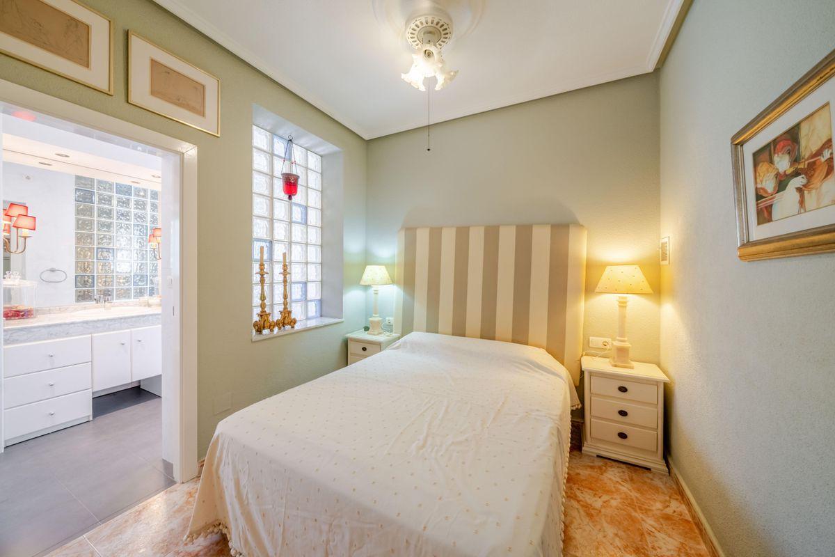 Casa en Venta en Calle Burgos - 24
