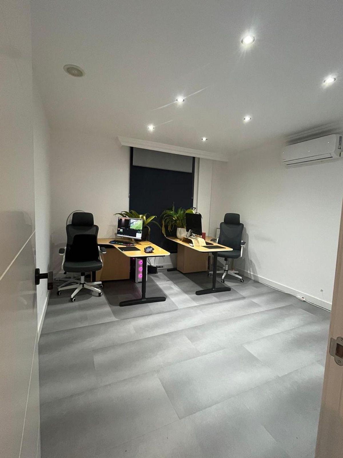 Edificio Comercial en Venta en Via Hotel Blue Bay Estepona - 1