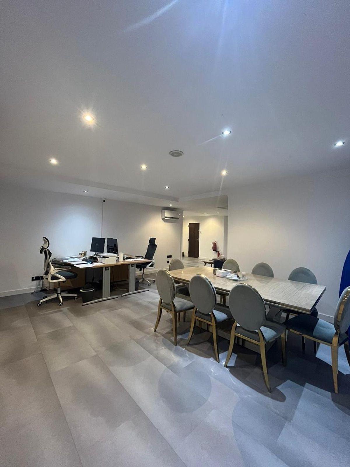 Edificio Comercial en Venta en Via Hotel Blue Bay Estepona - 4