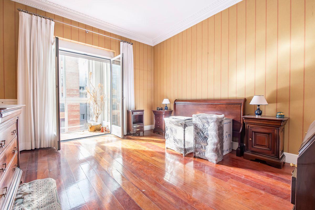 Piso en Venta en Calle Velázquez - 43