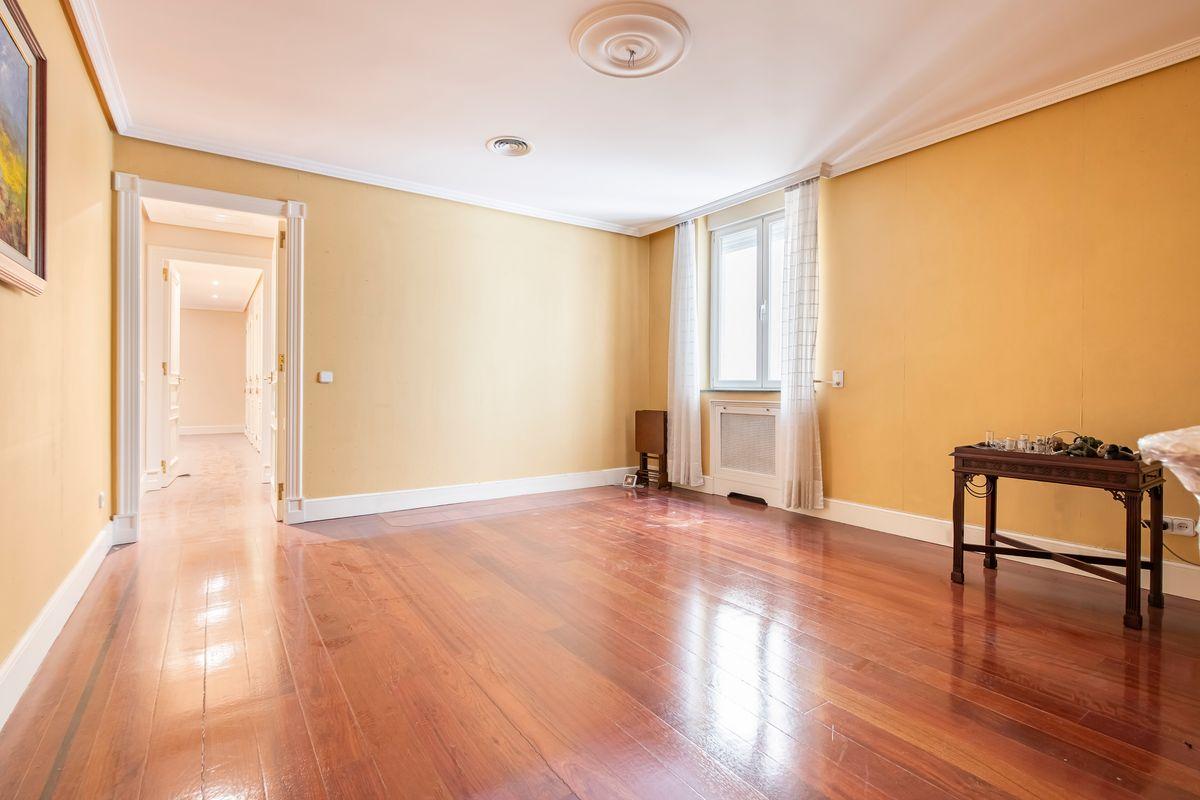 Piso en Venta en Calle Velázquez - 40
