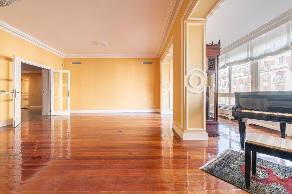 Piso en Venta en Calle Velázquez - 10