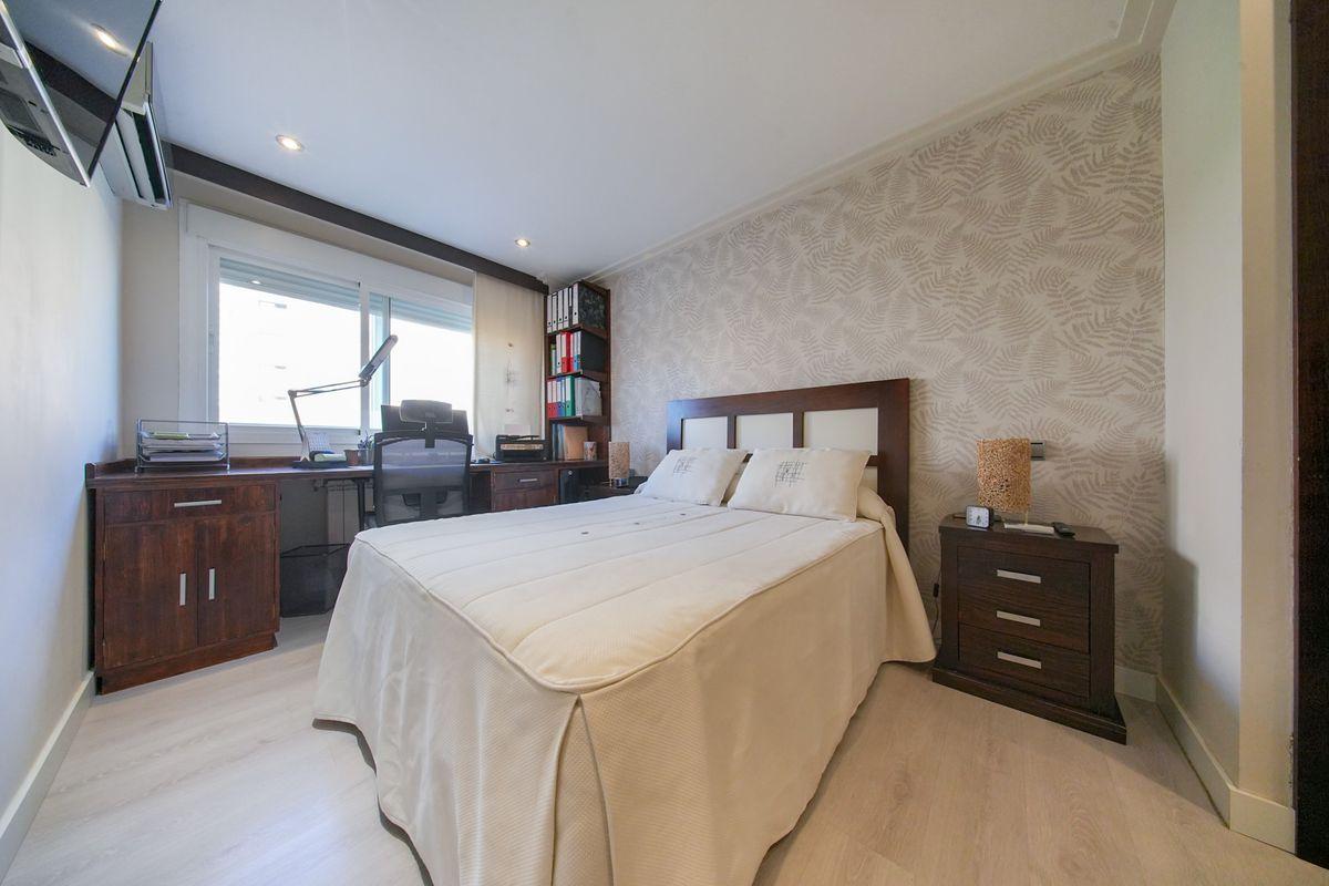 Piso en Venta en Calle del Planeta Urano - 27