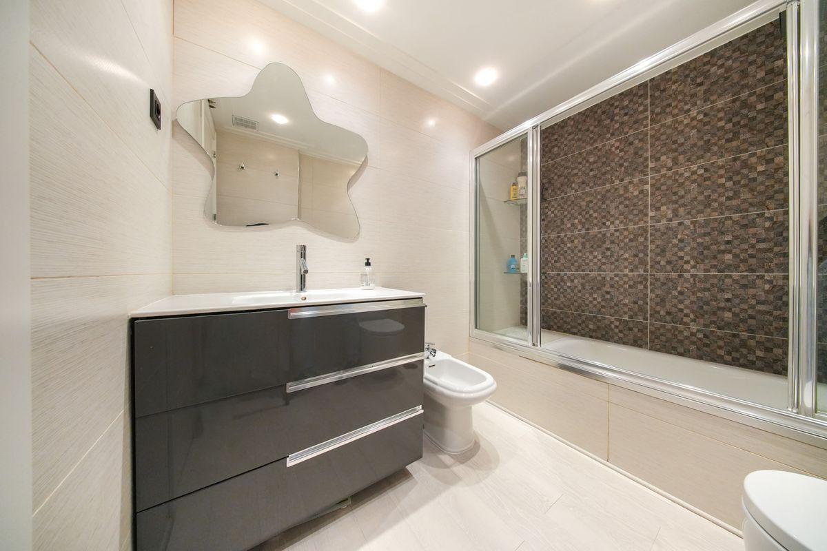 Piso en Venta en Calle del Planeta Urano - 37