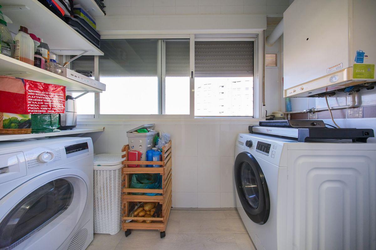 Piso en Venta en Calle del Planeta Urano - 13