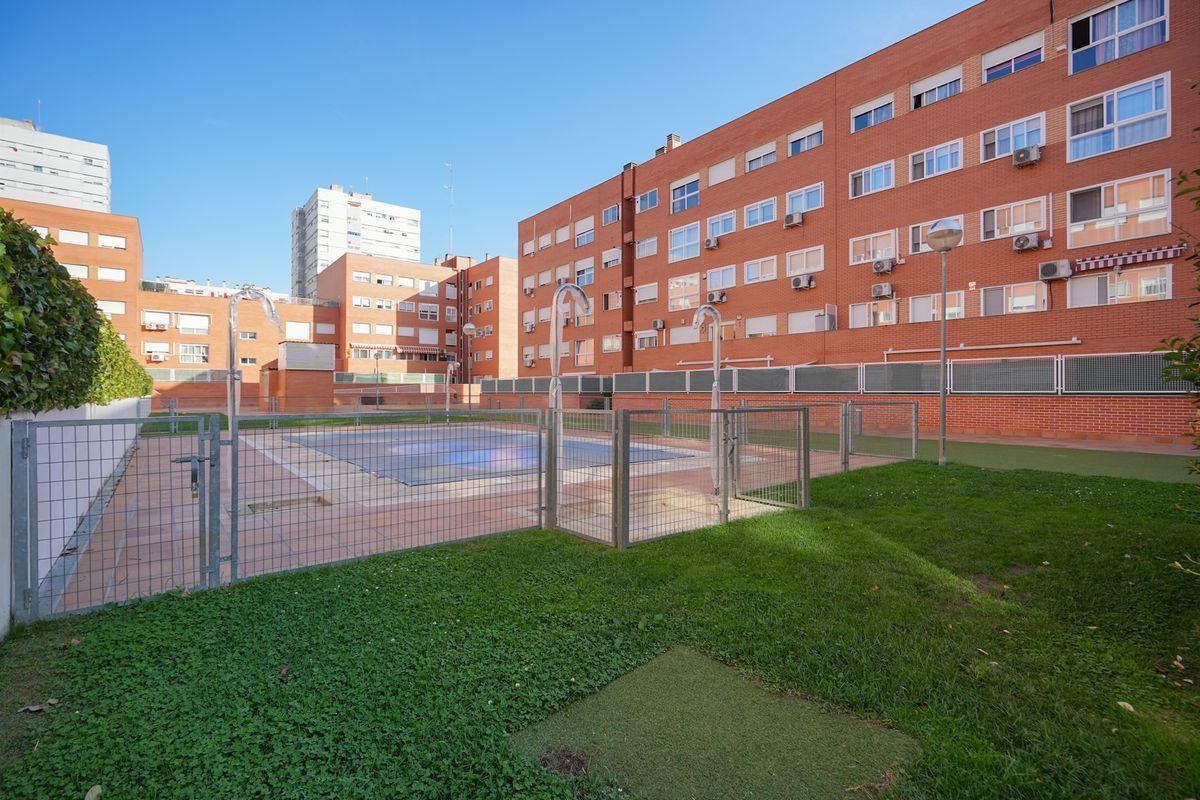 Piso en Venta en Calle del Planeta Urano - 40