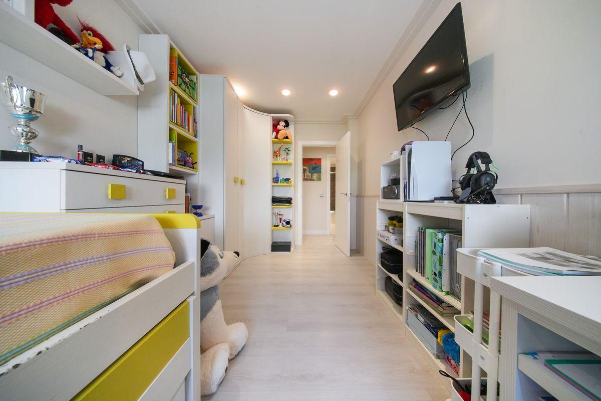 Piso en Venta en Calle del Planeta Urano - 32