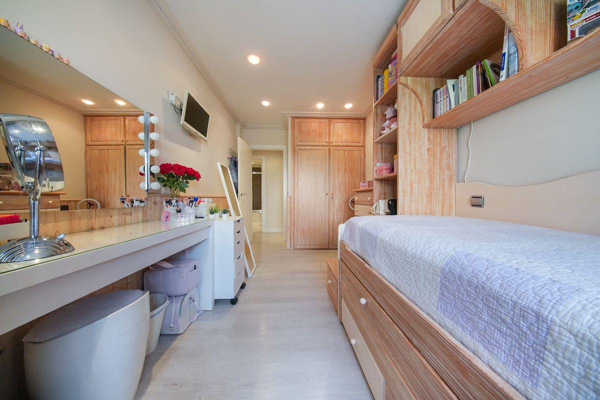Piso en Venta en Calle del Planeta Urano - 31