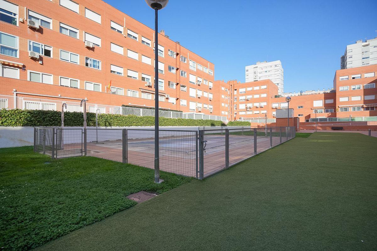 Piso en Venta en Calle del Planeta Urano - 51