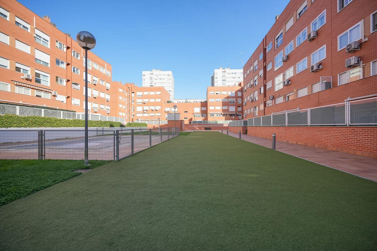 Piso en Venta en Calle del Planeta Urano - 50