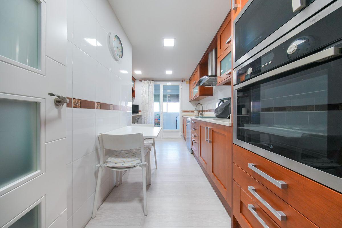 Piso en Venta en Calle del Planeta Urano - 11