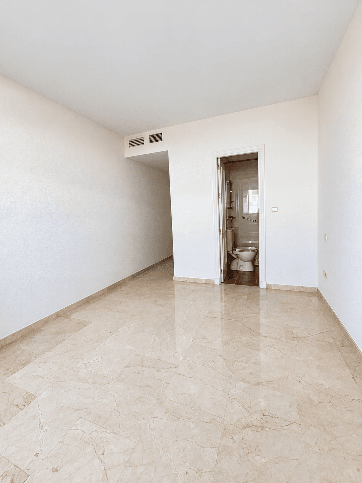 Casa en Alquiler en Calle Alejo Fernández - 10