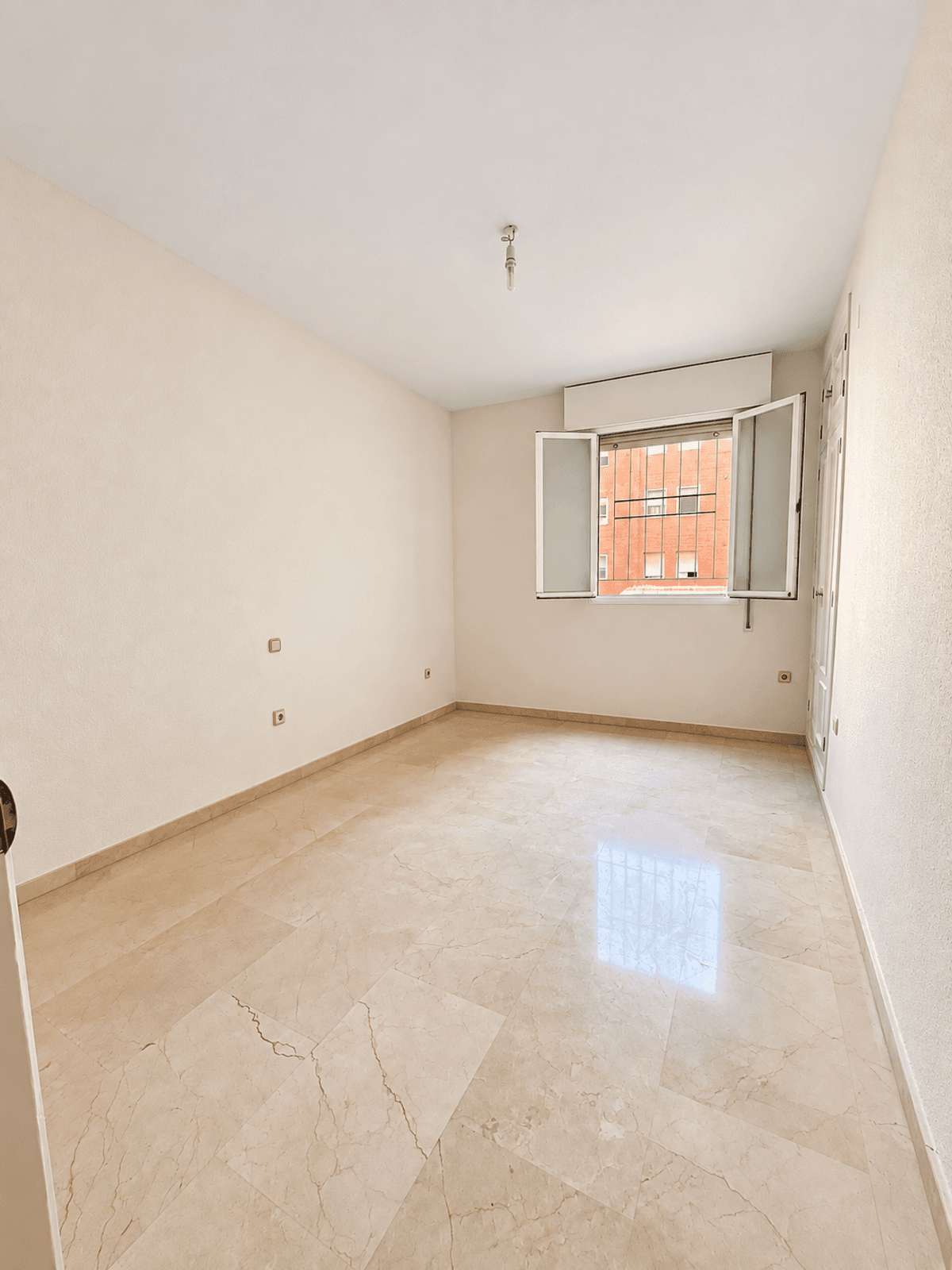 Casa en Alquiler en Calle Alejo Fernández - 15