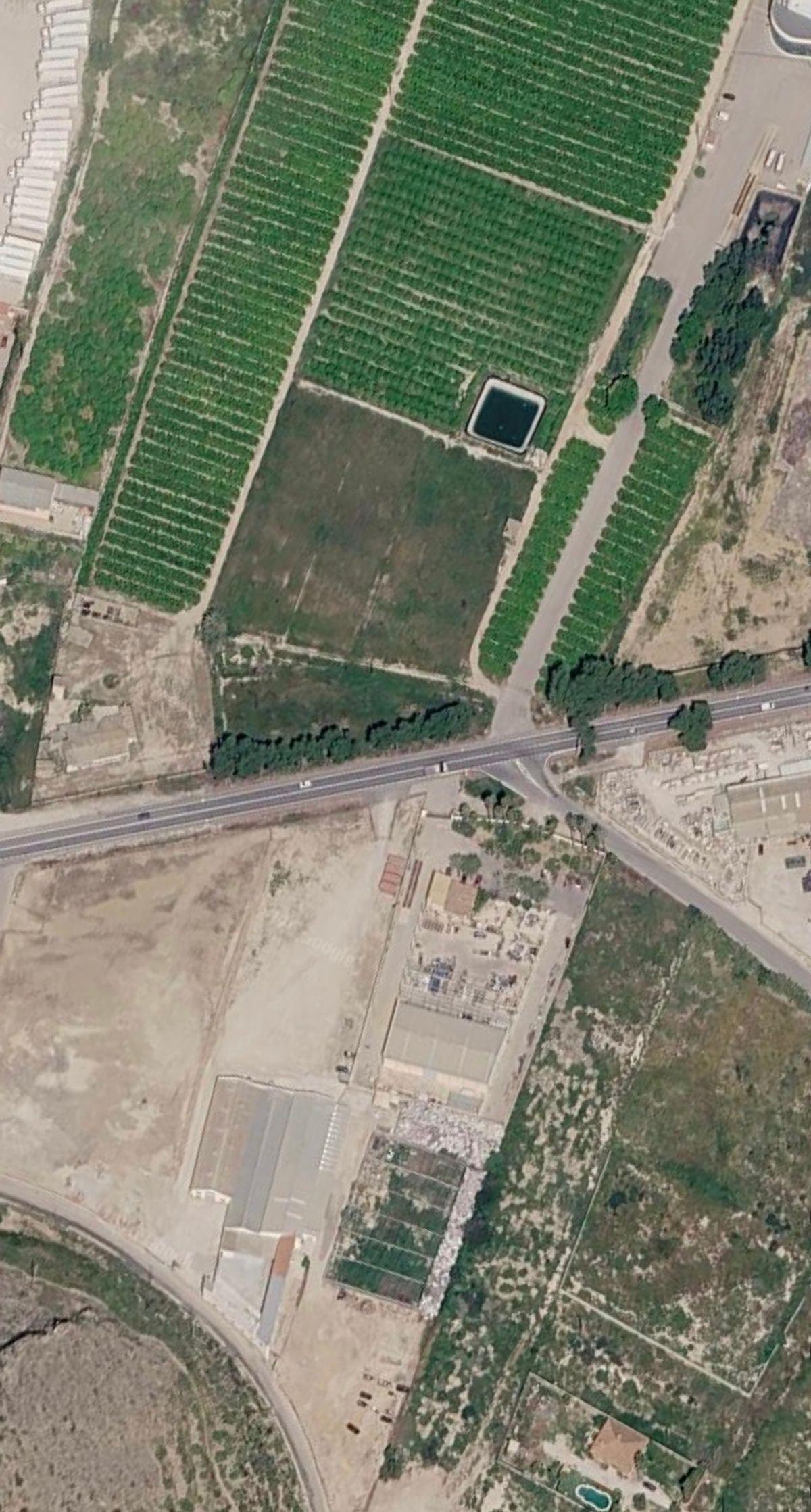 Parcela Comercial en Venta en Cox - 2