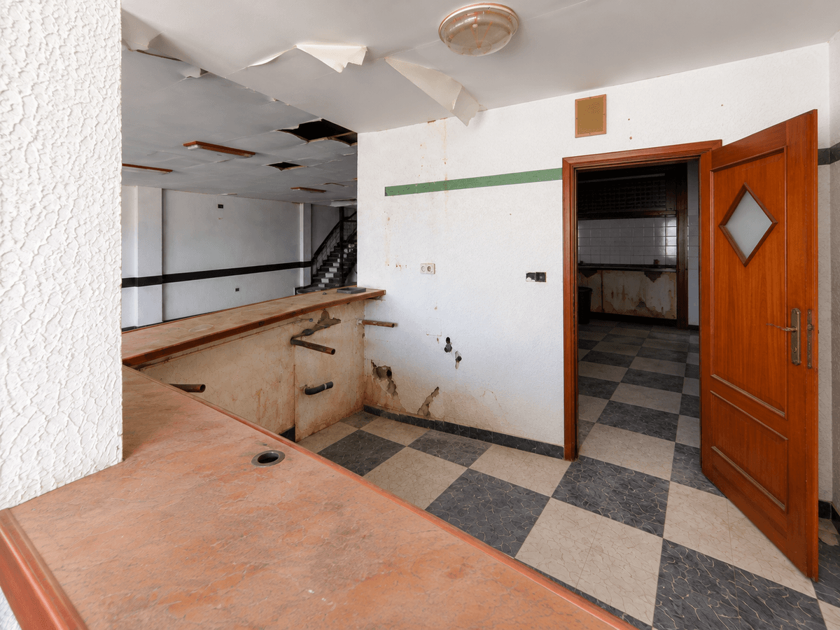 Local en Venta en Carrer Josep Burguera - 6