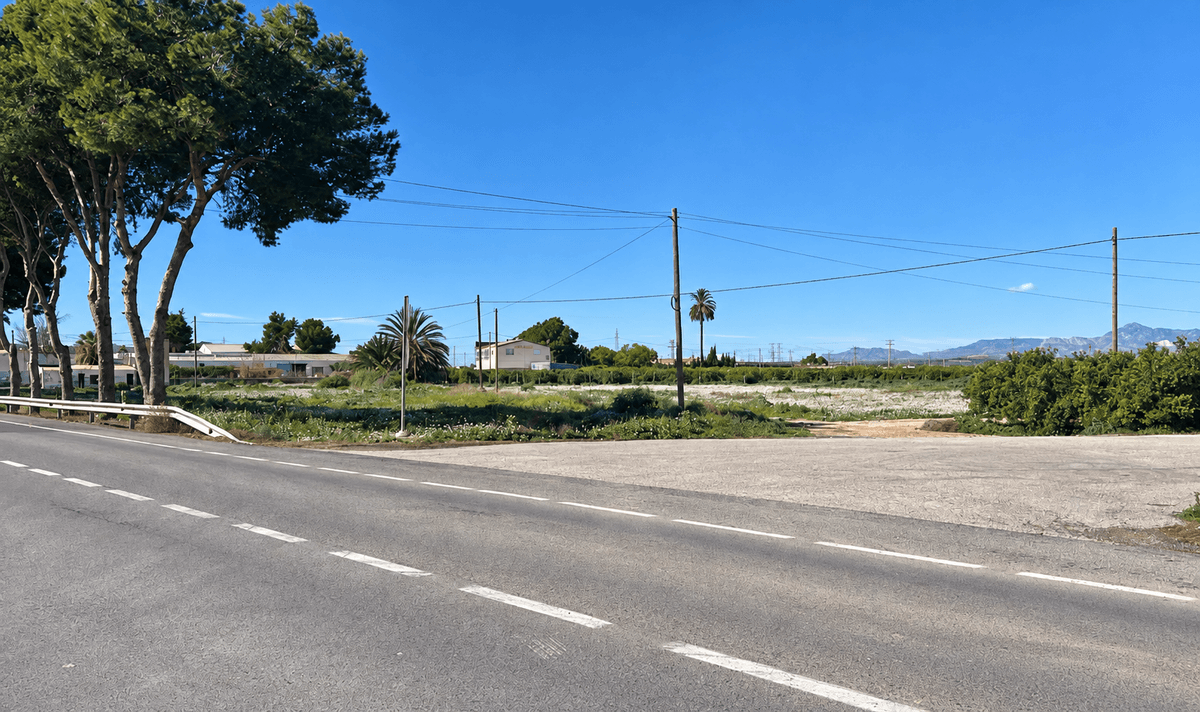 Parcela Comercial en Venta en Cox - 1