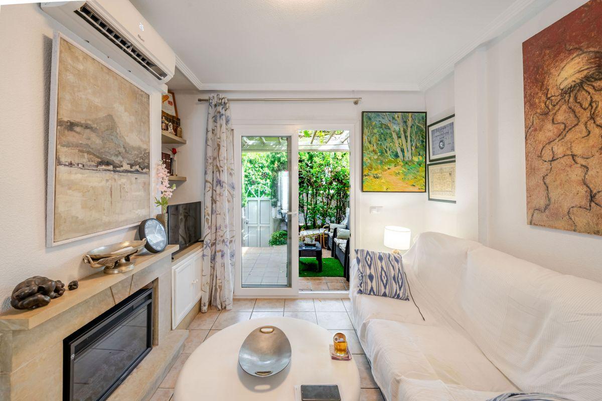 Casa Adosada en Venta en Calle Talía 4 - 2