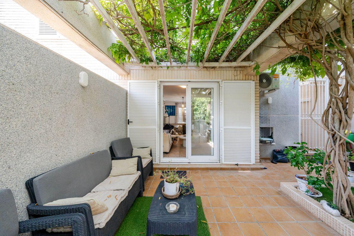 Casa Adosada en Venta en Calle Talía 4 - 9