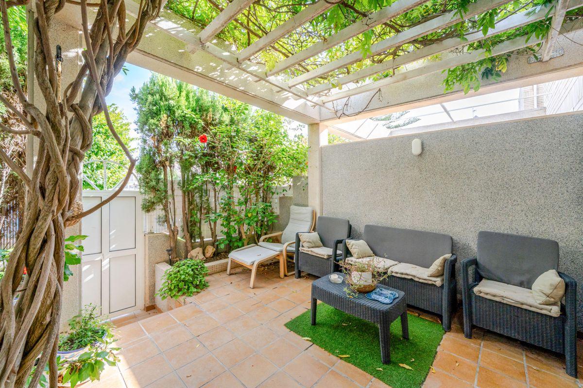 Casa Adosada en Venta en Calle Talía 4 - 7