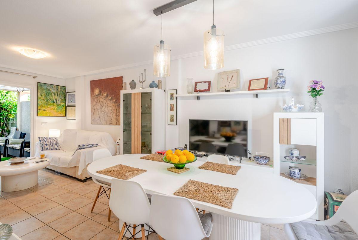 Casa Adosada en Venta en Calle Talía 4 - 1