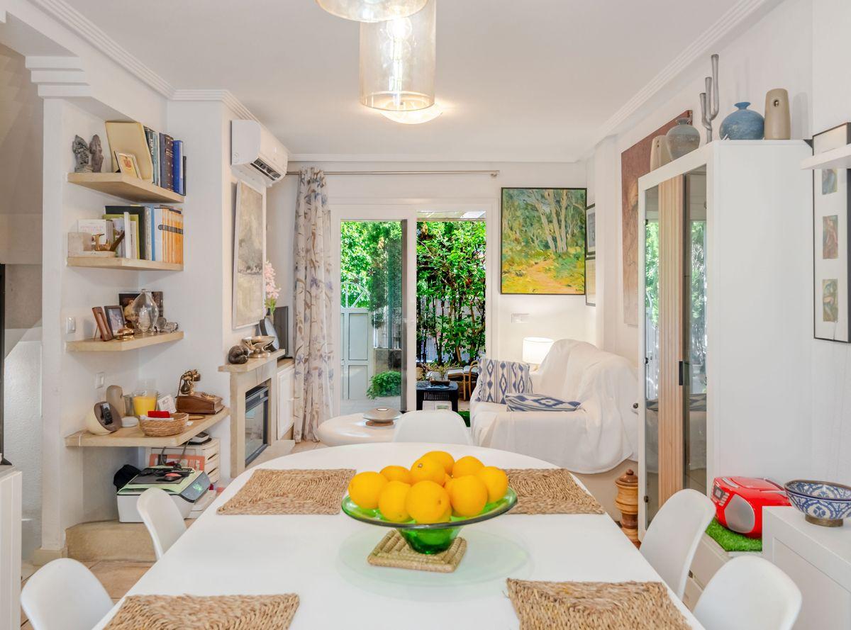 Casa Adosada en Venta en Calle Talía 4 - 6