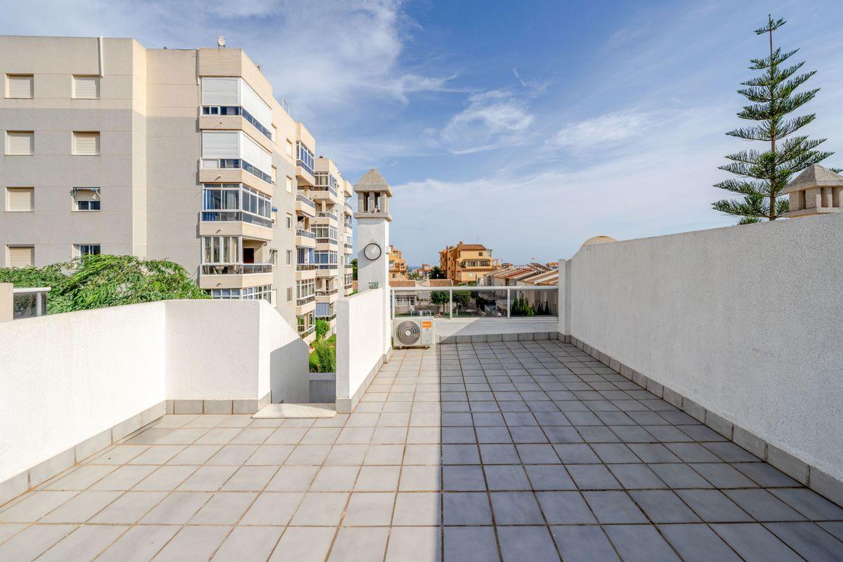 Casa Adosada en Venta en Calle Talía 4 - 18