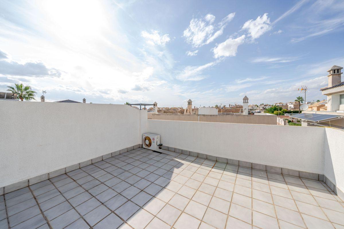Casa Adosada en Venta en Calle Talía 4 - 19