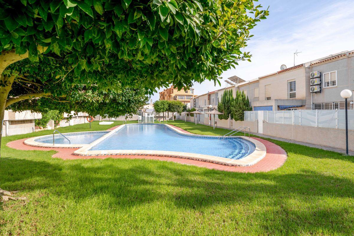 Casa Adosada en Venta en Calle Talía 4 - 22