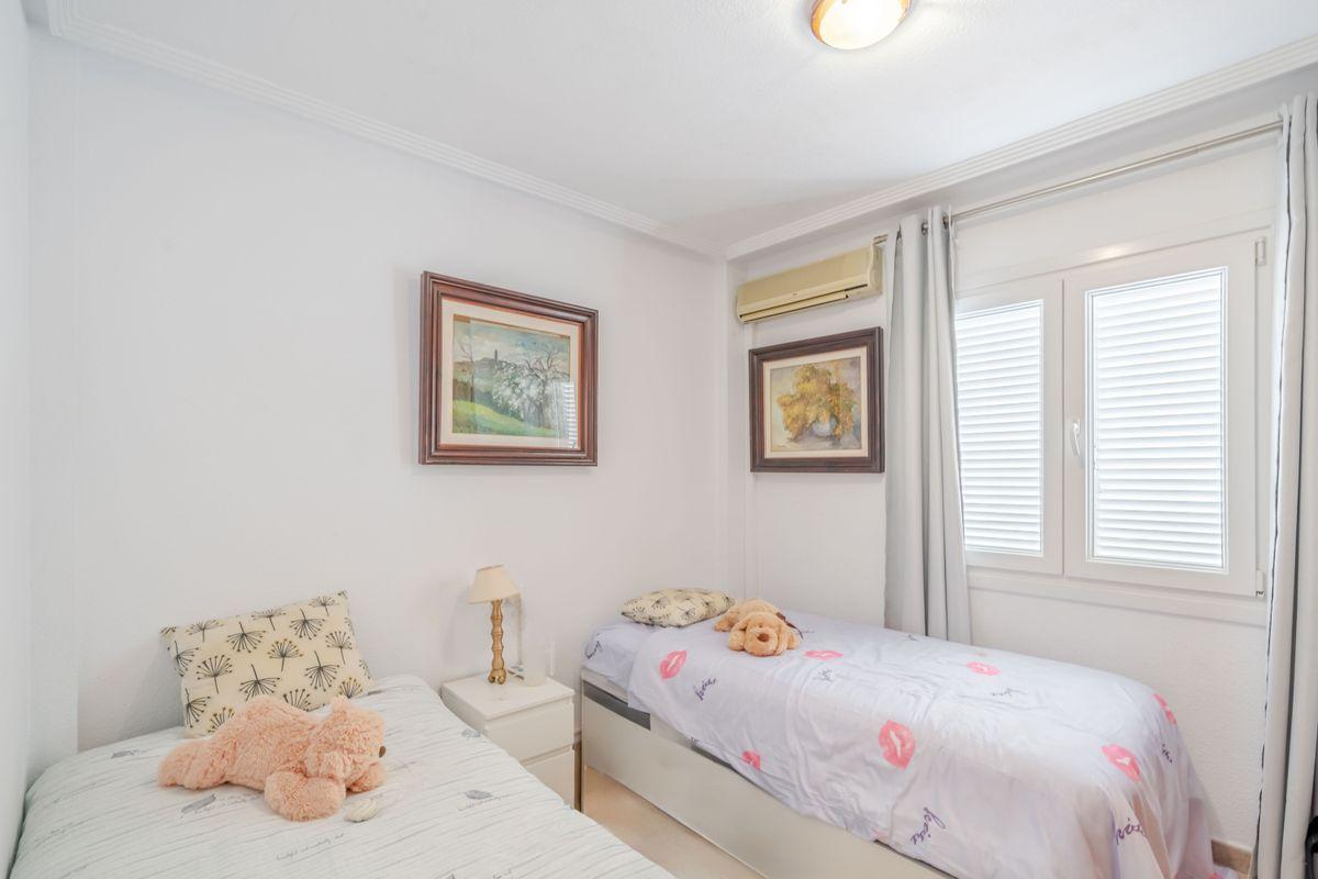 Casa Adosada en Venta en Calle Talía 4 - 16