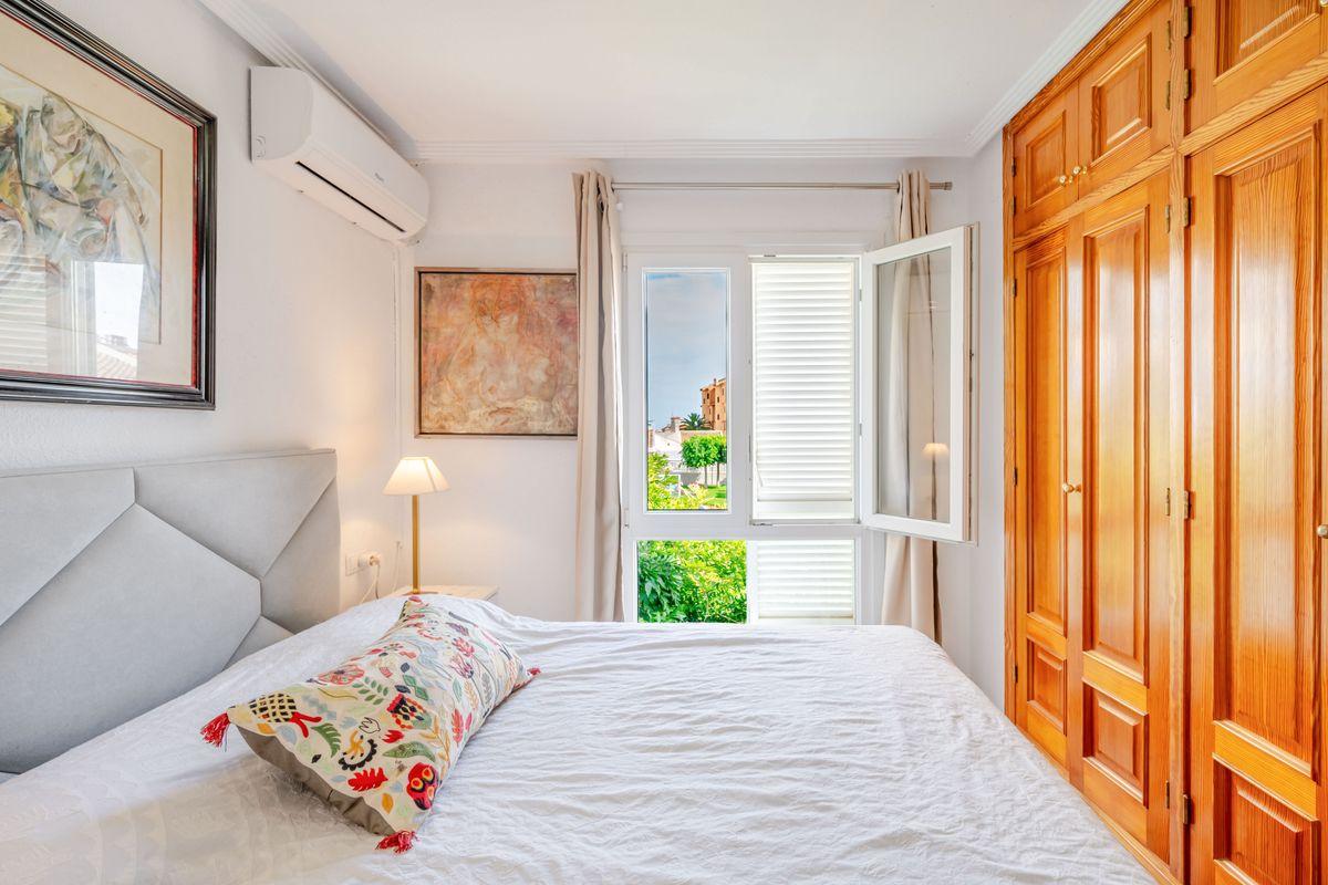 Casa Adosada en Venta en Calle Talía 4 - 13