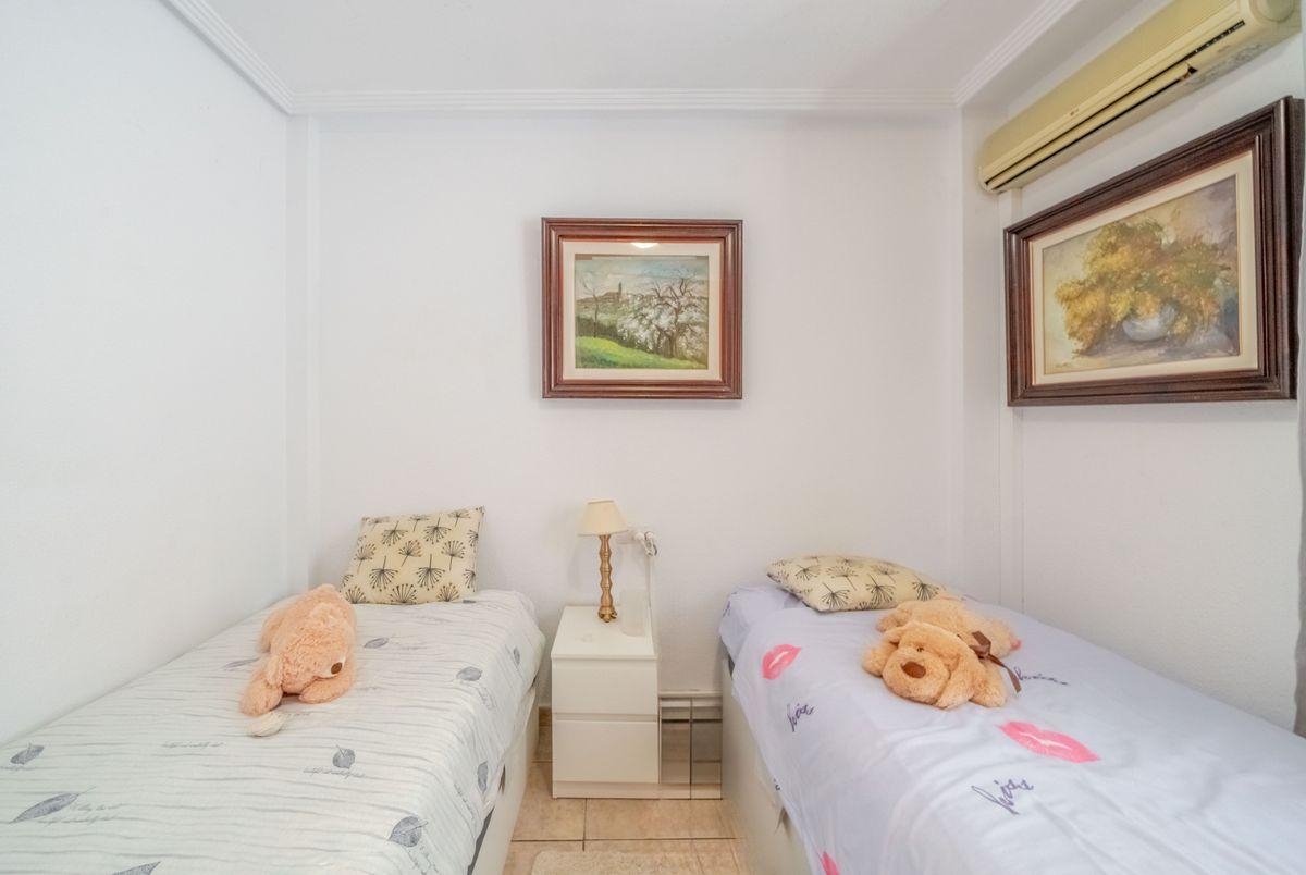 Casa Adosada en Venta en Calle Talía 4 - 17