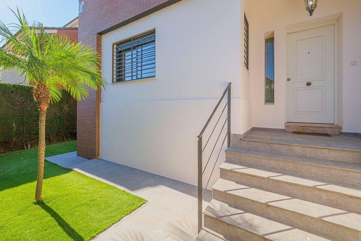 Casa en Venta en Calle Doñana - 35