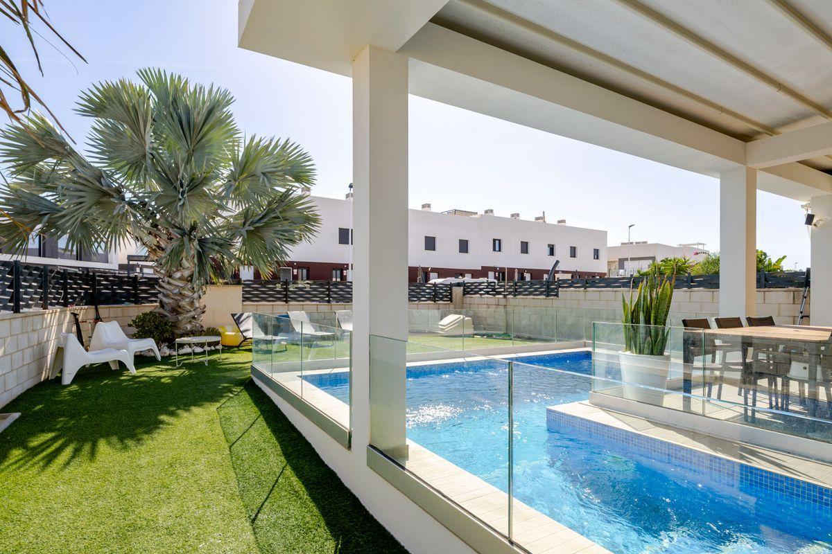 Chalet pareado en venta en Calle Malta - 33