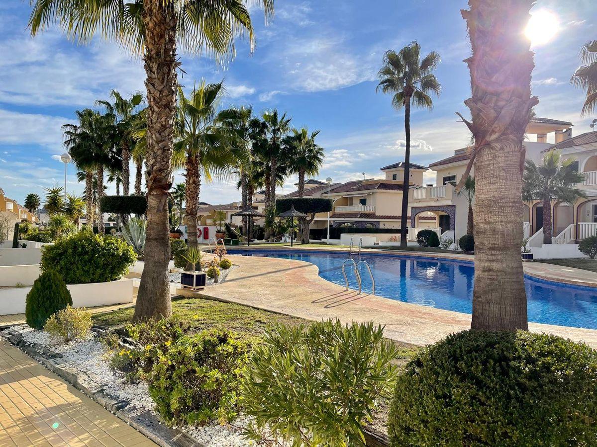 Chalet Pareado en Venta en Calle Pamplona - 12