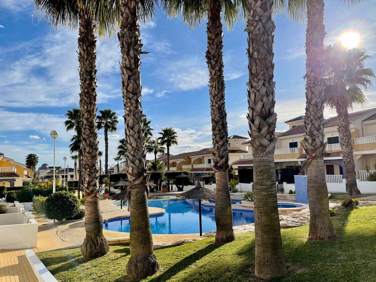 Chalet Pareado en Venta en Calle Pamplona - 9