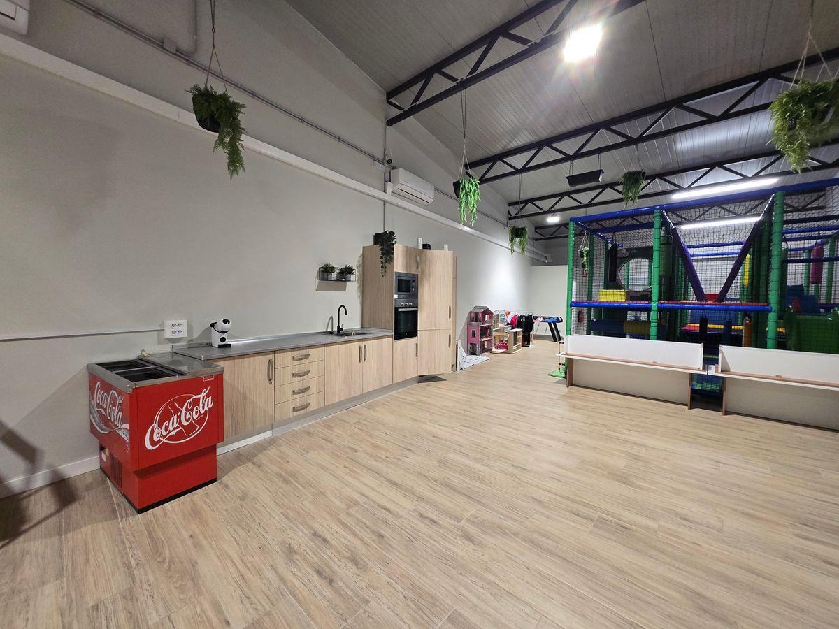 Local en Venta en Calle Santa Elena - 12