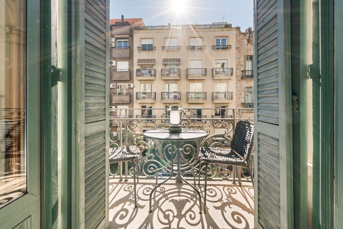Piso en Venta en Carrer de Casp - 19