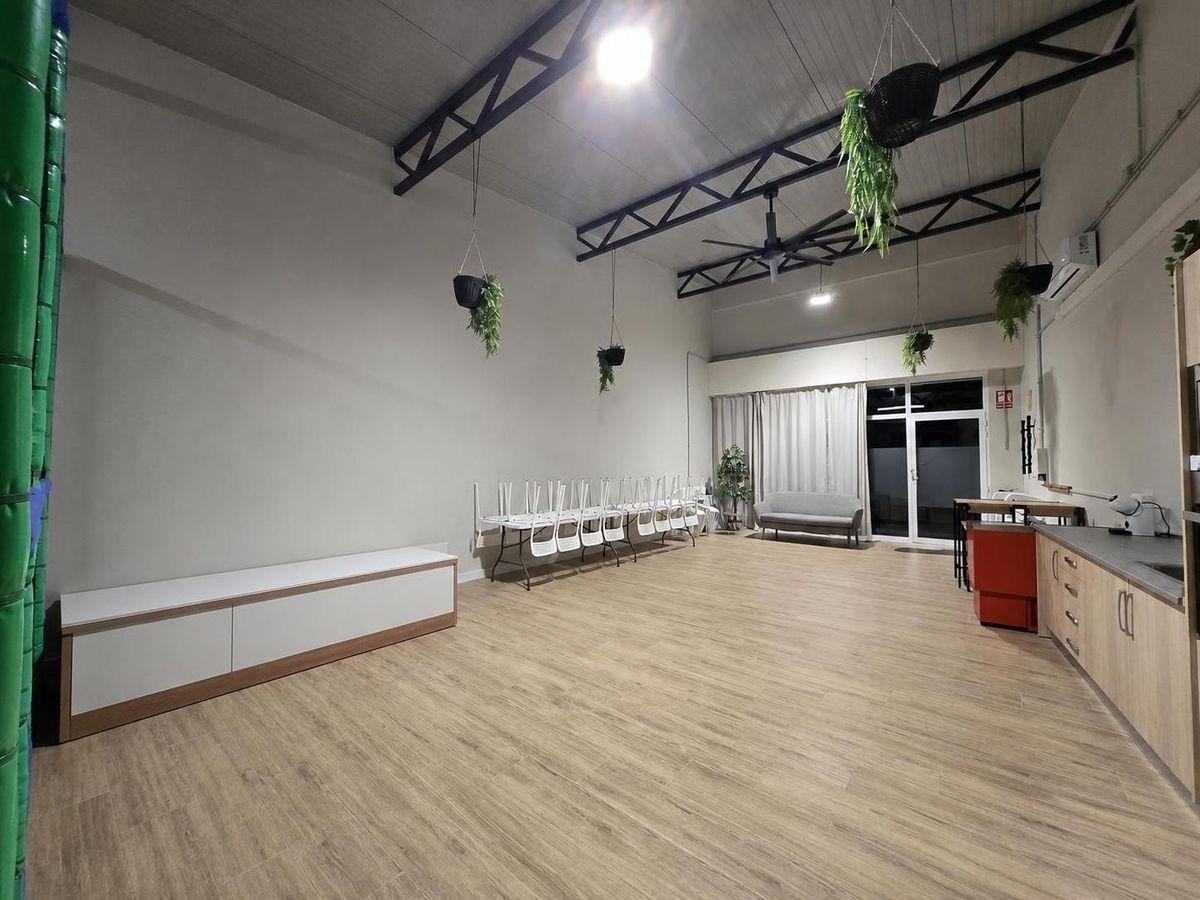 Local en Venta en Calle Santa Elena - 10