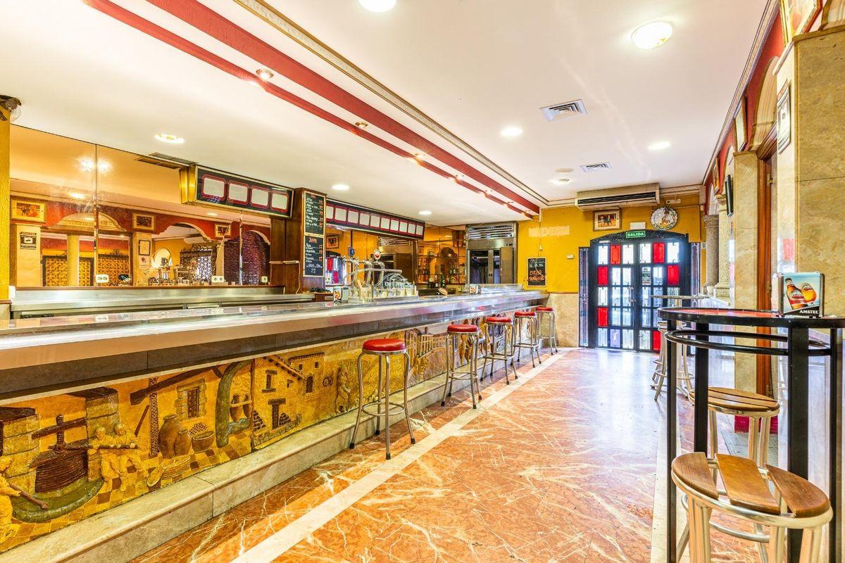 Edificio Comercial en Venta en Calle de la Encomienda - 2