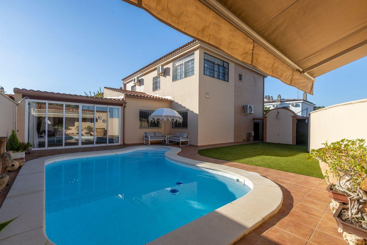 Semi-Detached Townhouse en Venta en Calle Menorca - 2