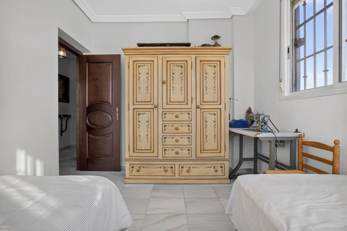 Semi-Detached Townhouse en Venta en Calle Menorca - 28
