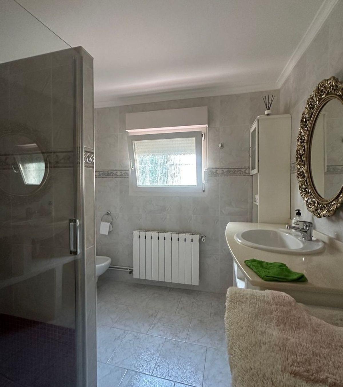 Villa en Venta en Calle Halcones - 12