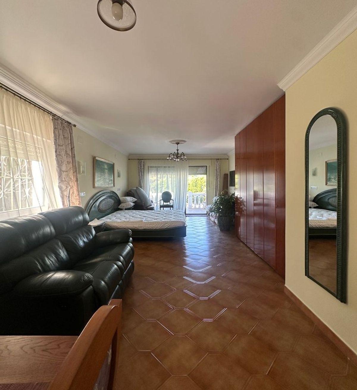 Villa en Venta en Calle Halcones - 4