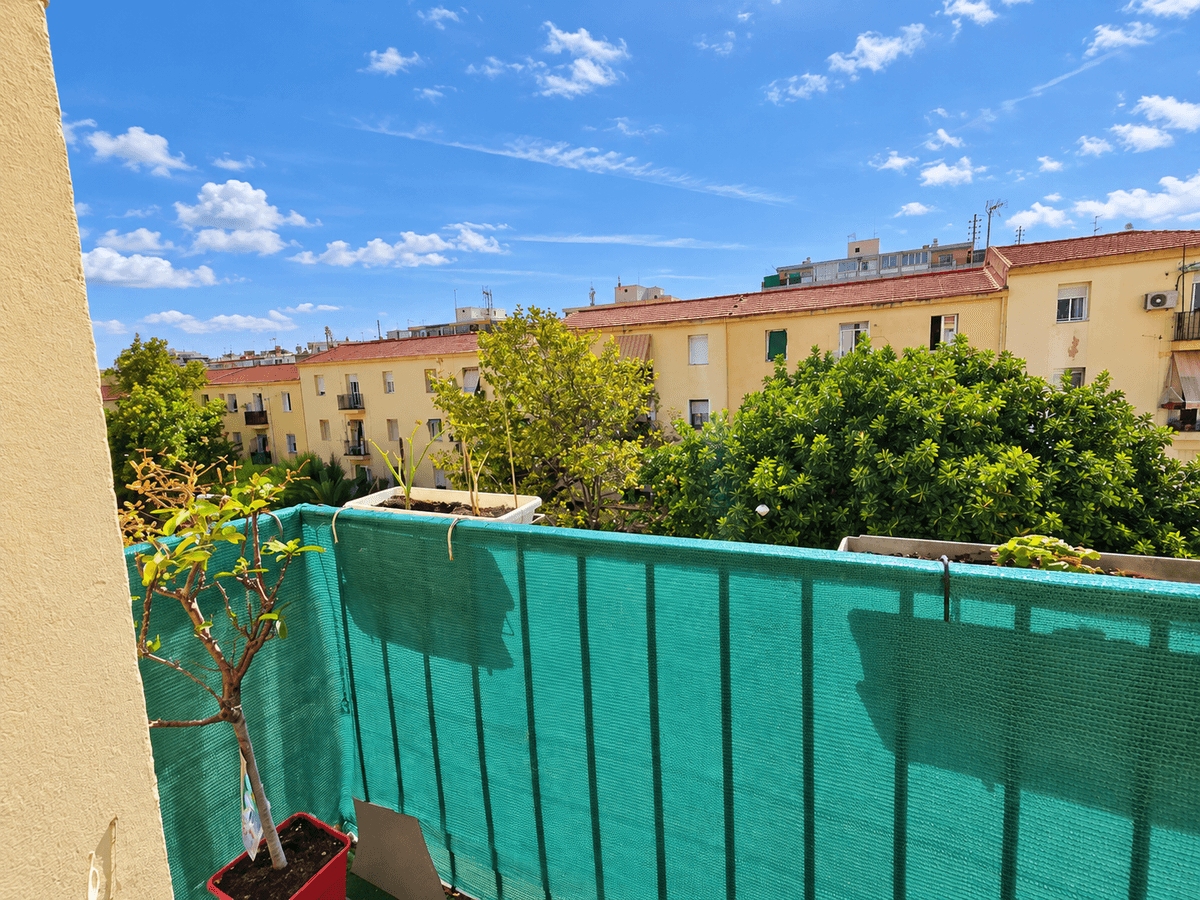 Piso en Venta en Carrer de Jacinto Benavente - 17