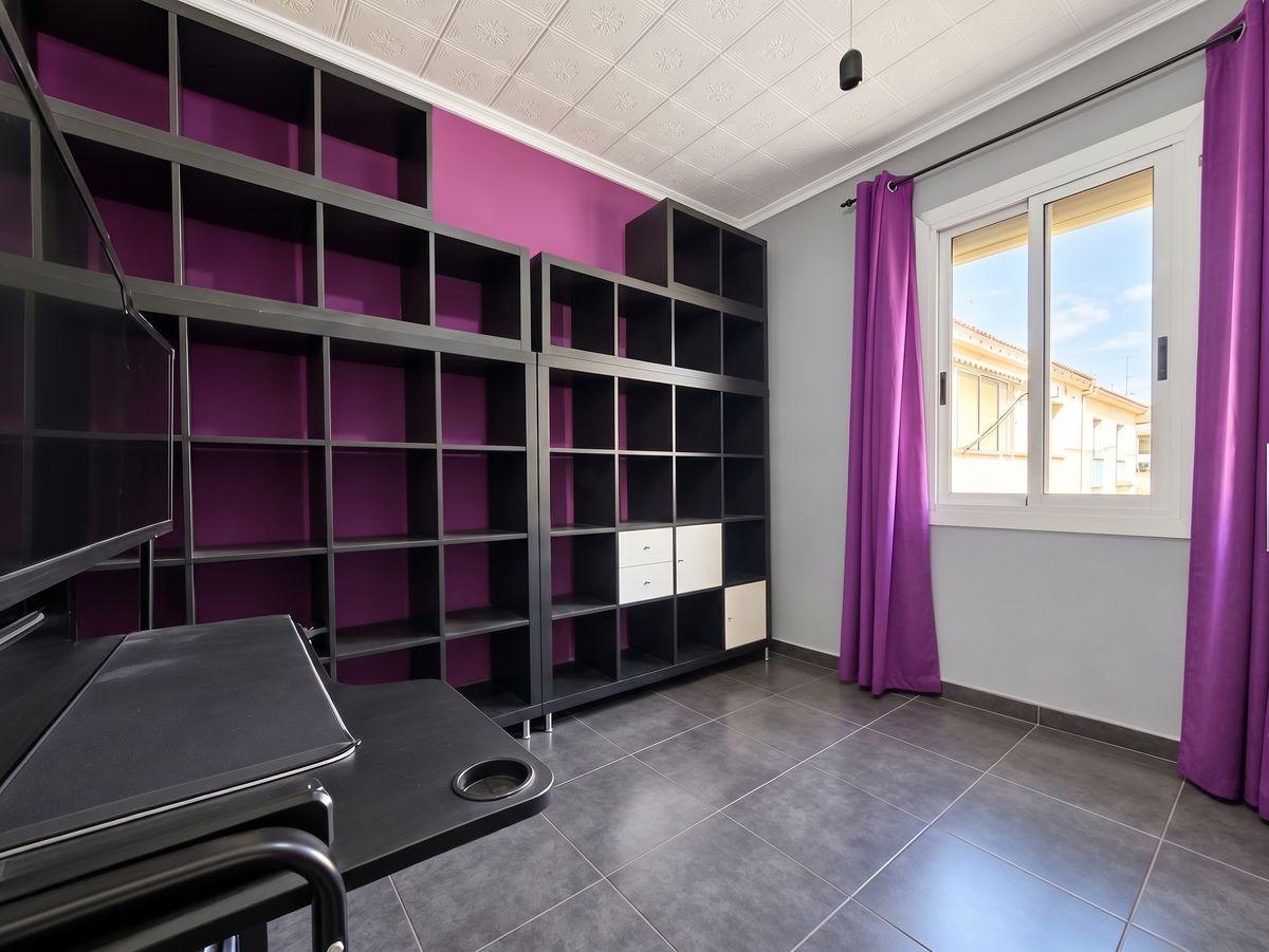 Piso en Venta en Carrer de Jacinto Benavente - 11