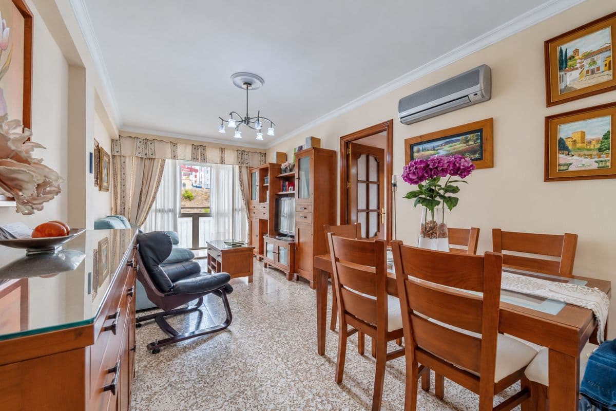 Piso en Venta en Calle Nalón - 5