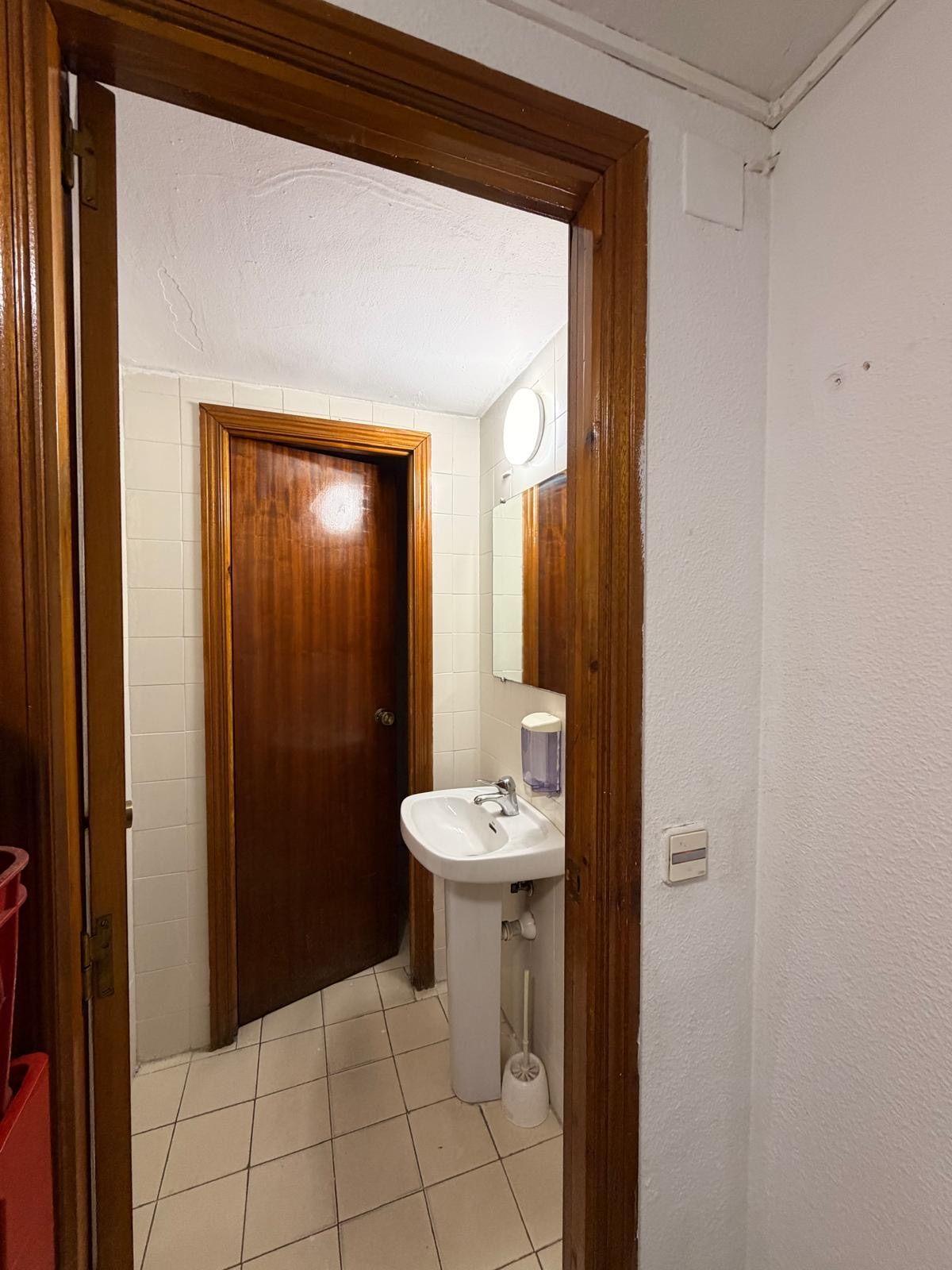 Local Comercial en Venta en Calle de Sánchez Barcáiztegui - 8